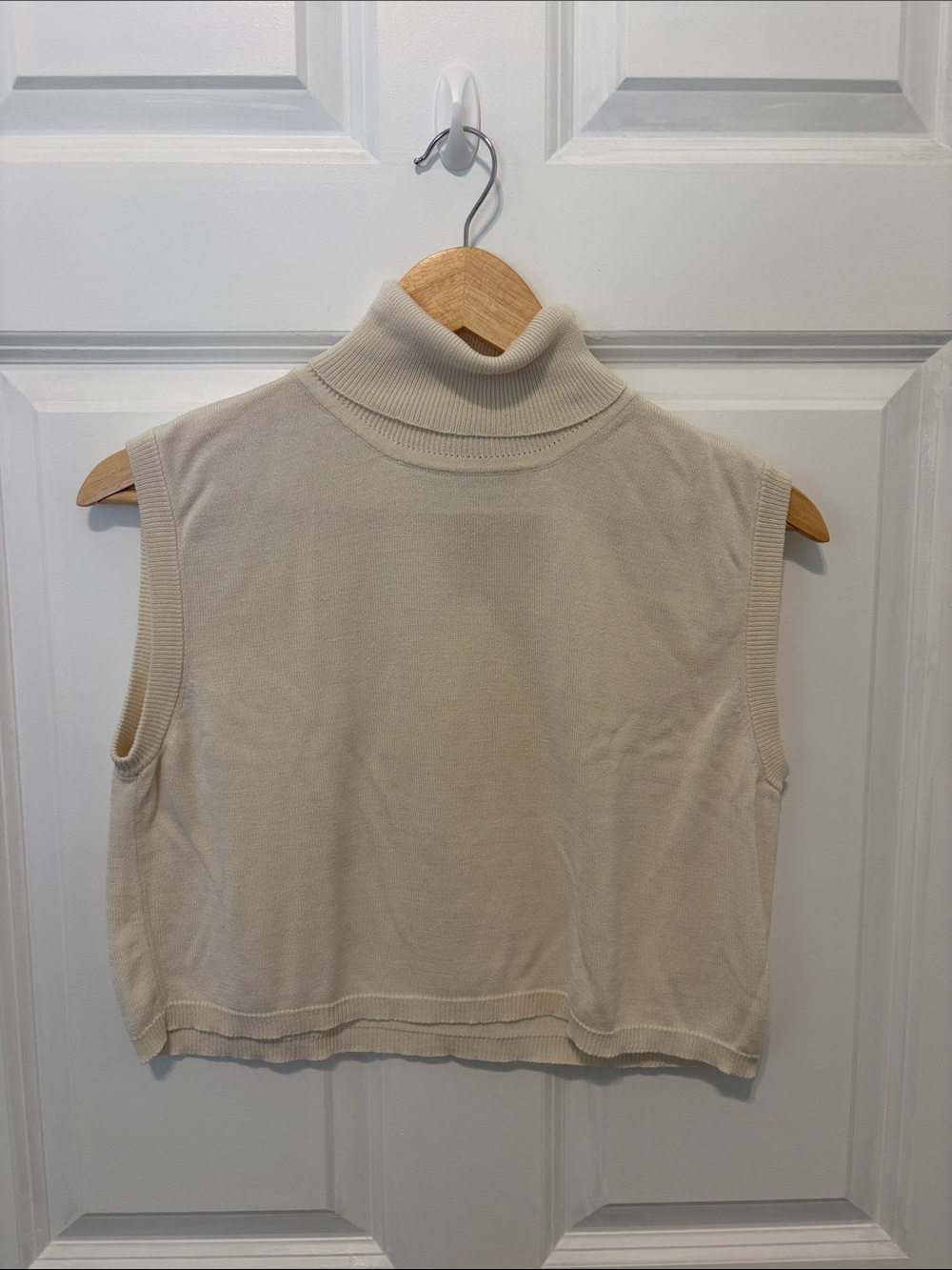Orvis Cream Sleeveless Turtleneck Tank 100% Silk